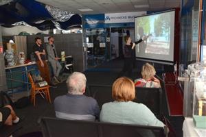 O prezentaci architektonické vize předprostoru Technického muzea byl mezi Kopřivničany zájem.
FOTO: DAVID MACHÁČEK