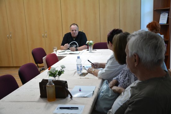 Cyklus přednášek pro seniory zahájila minulý týden beseda s lázeňským lékařem a znalcem bylin Karlem Štenbaurem.
FOTO: DANA HOĎÁKOVÁ