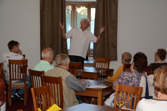 První přednášku po obnovení cyklu Ladislav Cvíček věnoval Karlu Čapkovi. Další v říjnu bude o Ladislavu Stehlíkovi.
FOTO: DAVID MACHÁČEK