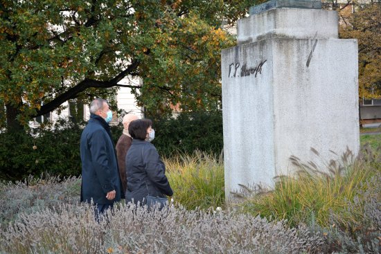 Pietní akt k uctění 102. výročí vzniku samostatného Československa proběhl v komorním duchu bez přítomnosti veřejnosti.
FOTO: DANA HOĎÁKOVÁ