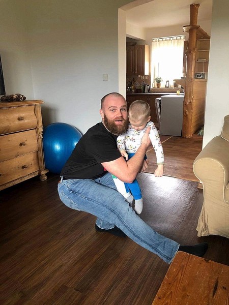 Václav Lys celý rok dřepoval na jedné noze a pro nemocného Štěpánka tak získal 40 tisíc korun.
FOTO: ARCHIV VÁCLAVA LYSE