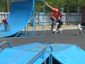 Po nucené pauze způsobené technickým stavem překážek by mohl zdejší skatepark už příští rok ožít. Projekt na jeho rekonstrukci vyhrál hlasování Ko-projektů.
FOTO: D. MACHÁČEK