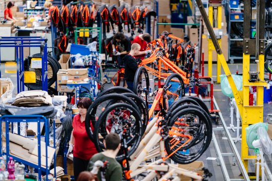 Před týdnem byla oznámena výměna majitele kopřivnické firmy Bike Fun International. Holandští majitelé společnost prodali firmě z holdingu Consillium.
FOTO: MARTIN BOŘIL