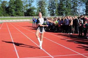 Mažoretky SUNNY Kopřivnice předvedly své vystoupení žákům základních škol před zářijovými běžeckými závody Zátopkova pětka a desítka.
FOTO: KRISTINA ČABLOVÁ