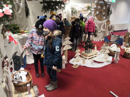 Výstava České Vánoce ve vestibulu kopřivnické radnice vydrží až do Tří králů. 
FOTO: DAVID MACHÁČEK