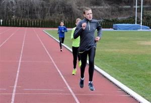 Atletický klub Frýdku-Místku uspořádal dvě běžecká klání, v nichž se prosadila i kopřivnická mládež – Šimon Holub získal bronz.
FOTO: JOSEF NEJEZCHLEBA