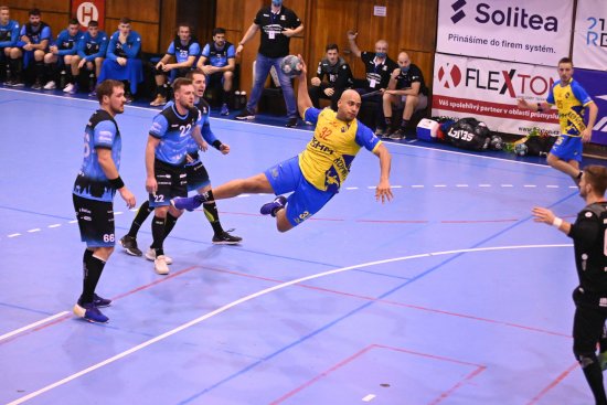 Jihoameričané v kopřivnickém týmu dělali Plzni velké problémy. Victor Andrés Donoso Andalaft skóroval osmkrát, Edwin Brito Benítez (na fotce) šestkrát.
FOTO: KRISTINA ČABLOVÁ