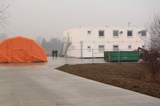 U průmyslového parku začala na Nový rok fungovat nová jednotka Hasičského záchranného sboru MSK. Profesionální hasiči zatím působí v provizorních prostorách a čekají na stavbu integrovaného výjezdního centra.
FOTO: DAVID MACHÁČEK