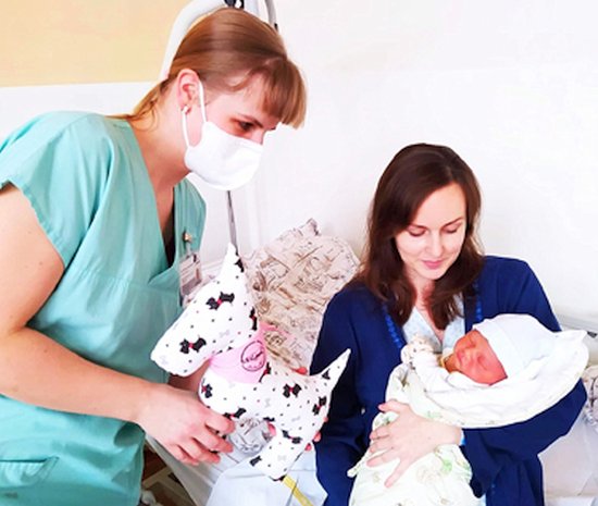 Ondřej je prvním miminkem roku, které přišlo na svět v novojičínské nemocnici v 1 hodinu a 24 minut po silvestrovské půlnoci.
FOTO: NEMOCNICE AGEL NOVÝ JIČÍN