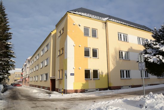 Částka vyčleněná na opravy domu s byty zvláštního určení na Masarykově náměstí vzrostla po úpravách rozpočtu o částku 2,6 milionu korun.
FOTO: DAVID MACHÁČEK