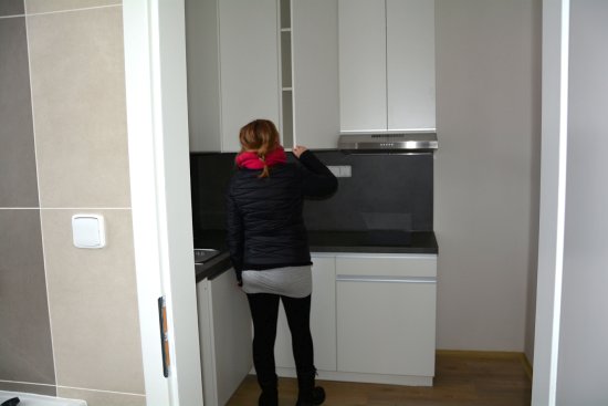 Tři nové byty, vzniklé rekonstrukcí nevyužívaných prostor, poslouží k ubytování stávajících nájemců při modernizaci objektu.
FOTO: DANA HOĎÁKOVÁ