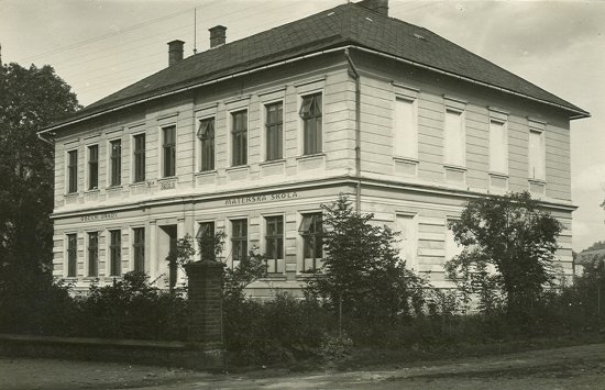 První sídlo nově zřízené veřejné knihovny bylo v obecné škole u kostela, dnešní ZUŠ Zdeňka Buriana.
FOTO: ARCHIV MUZEA FOJTSTVÍ