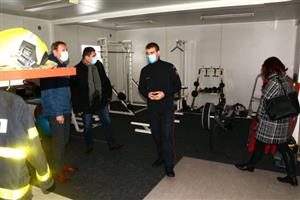 Zástupci kopřivnické radnice si minulý pátek prohlédli prostory prozatímní hasičské stanice HZS MSK stojící u průmyslového parku.
FOTO: DAVID MACHÁČEK