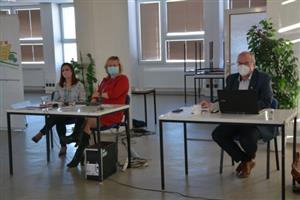 Členové nově vzniklé sociální a zdravotní komise rady města na prvním zasedání diskutovali o přípravách střednědobého plánu sociálních služeb.
FOTO: DANA HOĎÁKOVÁ