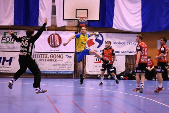 Pravé křídlo Jan Hanus má dva dorostenecké tituly mistra ČR, rád by však jednou dosáhl úspěchu v Kopřivnici i mezi dospělými.
ILUSTRAČNÍ FOTO: K. ČABLOVÁ