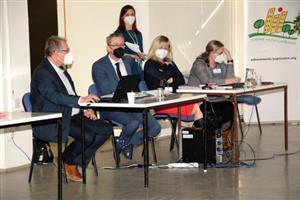 Jiří Navrátil, náměstek hejtmana Moravskoslezského kraje pro oblast sociálních věcí, informoval v pondělí členy sociální a zdravotní komise o harmonogramu realizace výstavby domova seniorů v Kopřivnici.
FOTO: DAVID MACHÁČEK