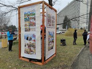 V neděli odpoledne proběhla na několika místech v centru města instalace konstrukcí s outdoorovou výstavou Komenský v komiksu. Ta bude trvat nejméně do konce dubna.
FOTO: DAVID MACHÁČEK