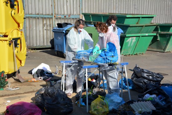 Pracovníci INCIENu provedli 1. dubna fyzickou analýzu odpadů. Kopřivnice je na tom obdobně jako ostatní města.
FOTO: DANA HOĎÁKOVÁ
