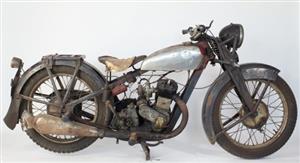 Motocykl Jawa 350sv z roku 1935 v původním stavu a po renovaci, které se jí dostalo ve specializovaných dílnách VŠB-TÚ v Ostravě.
FOTO: VŠB-TÚ