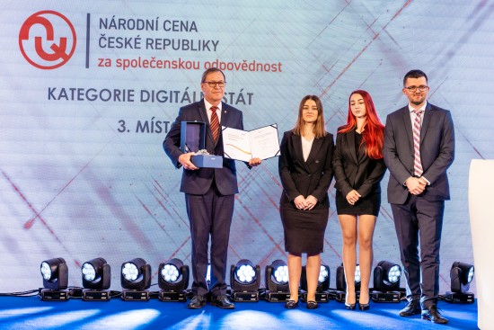 Kopřivnice obsadila třetí místo v kategorii Digitální stát Národní ceny ČR za společenskou odpovědnost. Spolu s ní jí patří i titul Společensky odpovědná organizace II. stupně.
FOTO: MPO