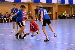 Kopřivnické ‘áčko’ udolalo Ostravu dvoubrankovým rozdílem a díky dalším dvěma vítězstvím turnaj na domácí palubovce ovládlo.
FOTO: KRISTINA ČABLOVÁ