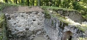 Oprava staticky narušených zbytků zdí hradního paláce Šostýna skončila v dvouměsíčním předstihu.
FOTO: ESTER LAKATOŠOVÁ