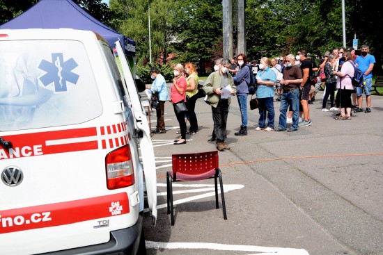Služeb mobilního očkovacího týmu minulý týden v Kopřivnici využilo 133 lidí. Většina měla zájem o jednodávkovou vakcínu.
FOTO: DAVID MACHÁČEK