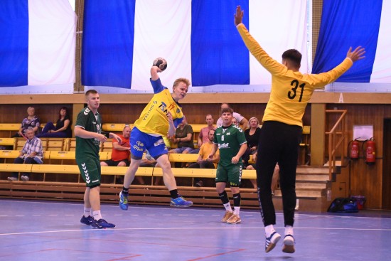 Levé křídlo KH ISMM Kopřivnice Jakub Ježek nasázel do sítě rakouského celku UHC Eggenburg v domácím turnaji dvanáct branek.
FOTO: KRISTINA ČABLOVÁ