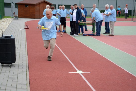 Senioři z celého Moravskoslezského kraje se sjeli na sportovní hry, které hostila sportoviště ZŠ Emila Zátopka.
FOTO: DAVID MACHÁČEK