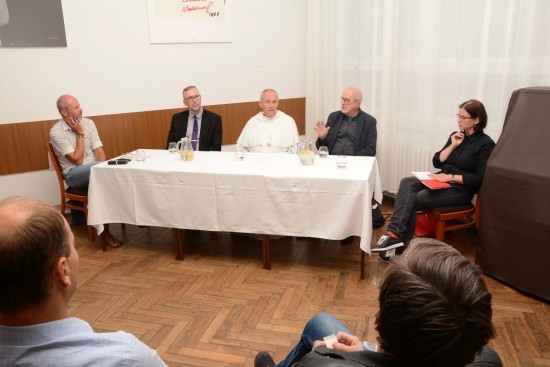 Katolický dům v Kopřivnici bude už příští týden hostit 35. ročník divadelní přehlídky Kopřiva. Festivalový program předznamenal diskuzní kulatý stůl.
FOTO: DAVID MACHÁČEK