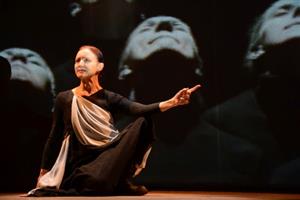 Cenu diváků na 35. ročníku divadelní přehlídky Kopřiva získala litevská herečka Birute Mar za inscenaci Antigona.
FOTO: D. MACHÁČEK