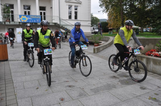 Z Kopřivnice se v pátek 17. září vydalo na první Cyklojízdu, pořádanou Zdravými městy Kopřivnice a Nový Jičín, celkem 17 cyklistů.
FOTO: DANA HOĎÁKOVÁ