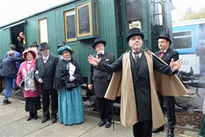 Železniční trať mezi Studénkou a Štramberkem slavila 140. výročí od svého založení i scénkou štramberských ochotníků.
FOTO: D. HOĎÁKOVÁ
