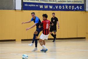 Marek Socha (vlevo) je nová posila FU Kopřivnice a skóroval v obou letošních duelech týmu  – proti Krmelínu i VŠB TU Ostrava.
FOTO: KRISTINA ČABLOVÁ