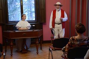 Součástí muzejního Večírku na rozloučenou bylo i vystoupení etnografa, zpěváka a lašského krále Zdeňka Kulišovského.
FOTO: DAVID MACHÁČEK