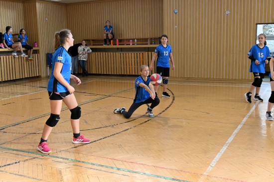 Mladší žačky KV Kopřivnice doma porazily SVK Nový Jičín B, ale prohrály s Raškovicemi, a v dalším turnaji budou hrát opět ve skupině C.
FOTO: KRISTINA ČABLOVÁ
