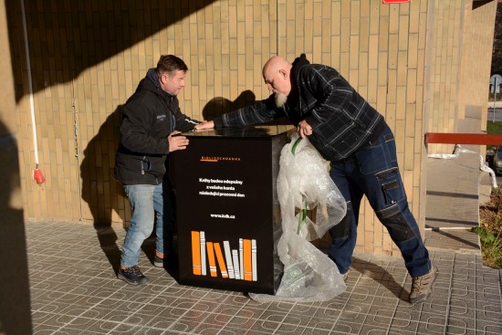 Na konci minulého týdne byla nová biblioschránka instalována u vstupu do KDK. Teď už slouží čtenářům.
FOTO: DAVID MACHÁČEK