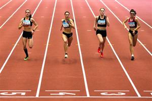 Kopřivnická atletka Adéla Tkáčová (druhá zleva) získala na mistrovství ČR dorostu tři zlata a svými časy se zapsala i do národních historických tabulek.
FOTO: ČAS – T. EDLMANN