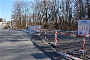 Stavební práce na dokončení kontejnerového stání se rozjedou v závislosti na počasí. Nově zde vznikne také pět parkovacích míst.
FOTO: DANA HOĎÁKOVÁ