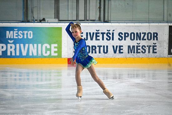 Kopřivnická krasobruslařka Isabela Matušíková vyhrála v kategorii nováčci starší dívky dva závody ČKS – Malou cenu Prahy a Malou cenu Kopřivnice.
FOTO: KRISTINA ČABLOVÁ
