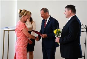 Na Den učitelů proběhlo setkání oceněných pedagogických pracovníků s vedením města. Poděkování z rukou starosty a místostarosty obdrželo 24 kantorů.
FOTO: KATEŘINA HOLUBOVÁ
