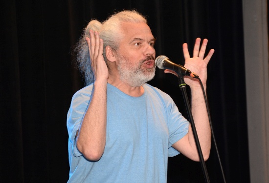 Hostem multižánrového festivalu Štramberské pyré byl minulou sobotu i brněnský fyzický básník Petr Váša.
FOTO: DAVID MACHÁČEK