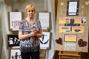 Připomínky 80. výročí popravy kopřivnického rodáka a učitele Floriána Bayera se na půdě školy nesoucí jeho jméno účastnila i jeho neteř Antonie Feixová.
FOTO: DAVID MACHÁČEK