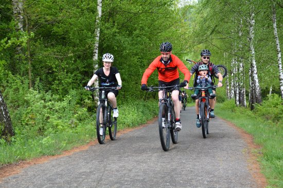 Na druhý ročník cyklojízdy se vydali vyznavači bicyklů z Nového Jičína přes Kopřivnici až na hráz Větřkovické přehrady, kde na ně čekal připravený program.
FOTO: DANA HOĎÁKOVÁ