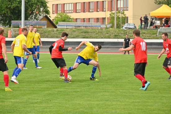 Kopřivničtí fotbalisté sice doma porazili Ostravici, ale bodovali oba soupeři před nimi, a tak lepší než třetí místo v soutěži již neobsadí.
FOTO: KRISTINA ČABLOVÁ