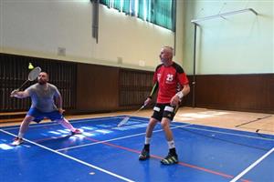 Turnaj k 50. výročí kopřivnického badmintonového klubu pojali bývalí i hobby hráči nejen jako sportovní aktivitu, ale také jako možnost setkat se.
FOTO: KRISTINA ČABLOVÁ