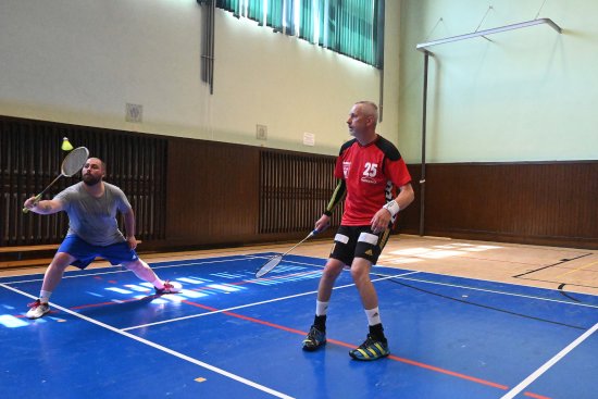 Turnaj k 50. výročí kopřivnického badmintonového klubu pojali bývalí i hobby hráči nejen jako sportovní aktivitu, ale také jako možnost setkat se.
FOTO: KRISTINA ČABLOVÁ
