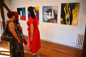 Výstavní prostor v podkroví Muzea Fojtství aktuálně nabízí výstavu obrazů Lenky Dobiášové, Lukáše Hejče a fotografky Evy Struškové.
FOTO: DAVID MACHÁČEK