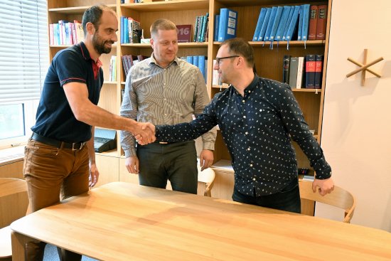 Lídři Krásné Kopřivnice, Sdružení nezávislých Kopřivnice a KDU-ČSL už minulý pátek oznámili dohodu na povolební spolupráci a vůli uzavřít koaliční smlouvu o složení rady a vedení města Kopřivnice.
FOTO: DAVID MACHÁČEK