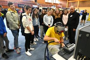 Přehlídku technických profesí pořádanou místní průmyslovkou navštívilo minulý týden zhruba 1 200 žáků základních škol z celého okresu.
FOTO: DAVID MACHÁČEK